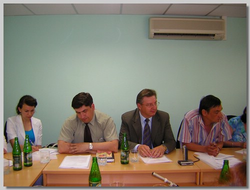 Arkhangelsk city-July2005 Round Table_036.jpg