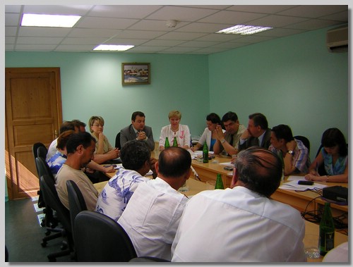 Arkhangelsk city-July2005 Round Table_069.jpg